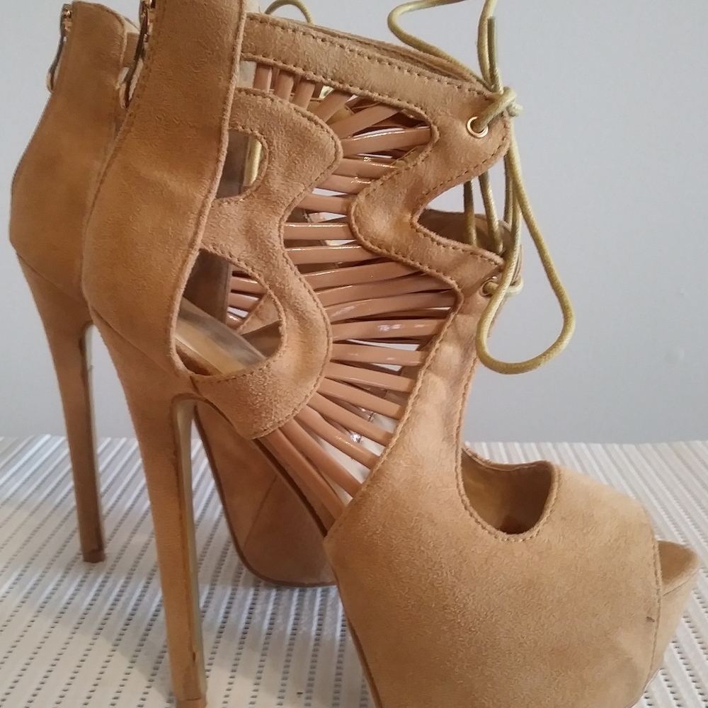 Heels - Picture 2 of 4